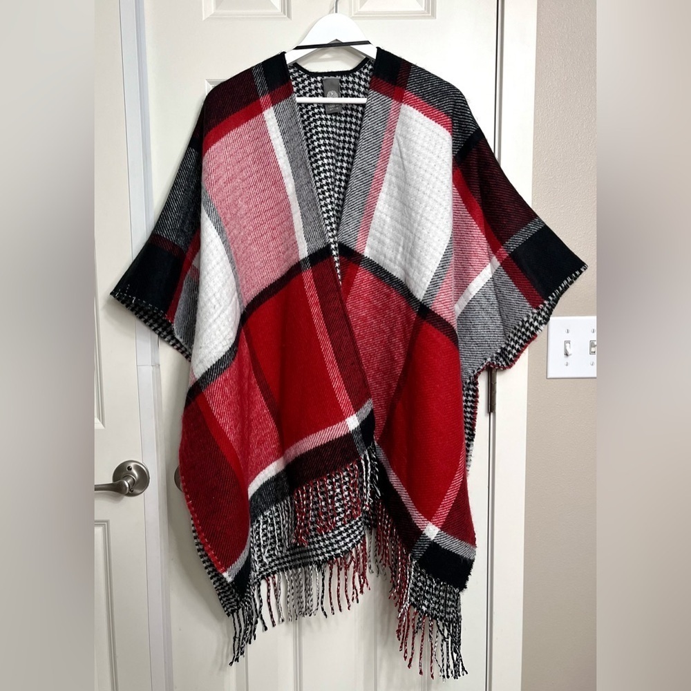 Vince Camuto Plaid Fringe Poncho Wrap NWOT